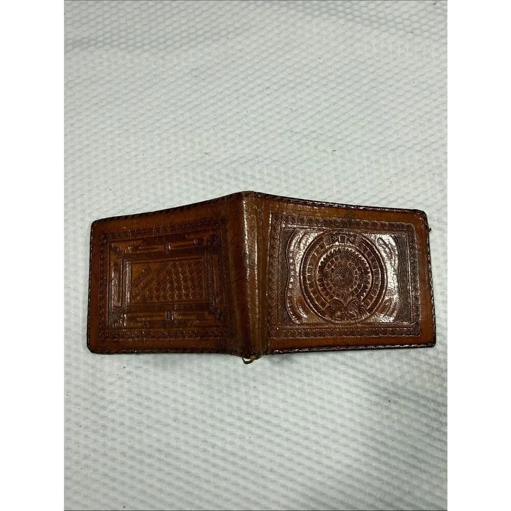 VTG Brown Tooled Leather Men's Bifold Wallet made in Mexico